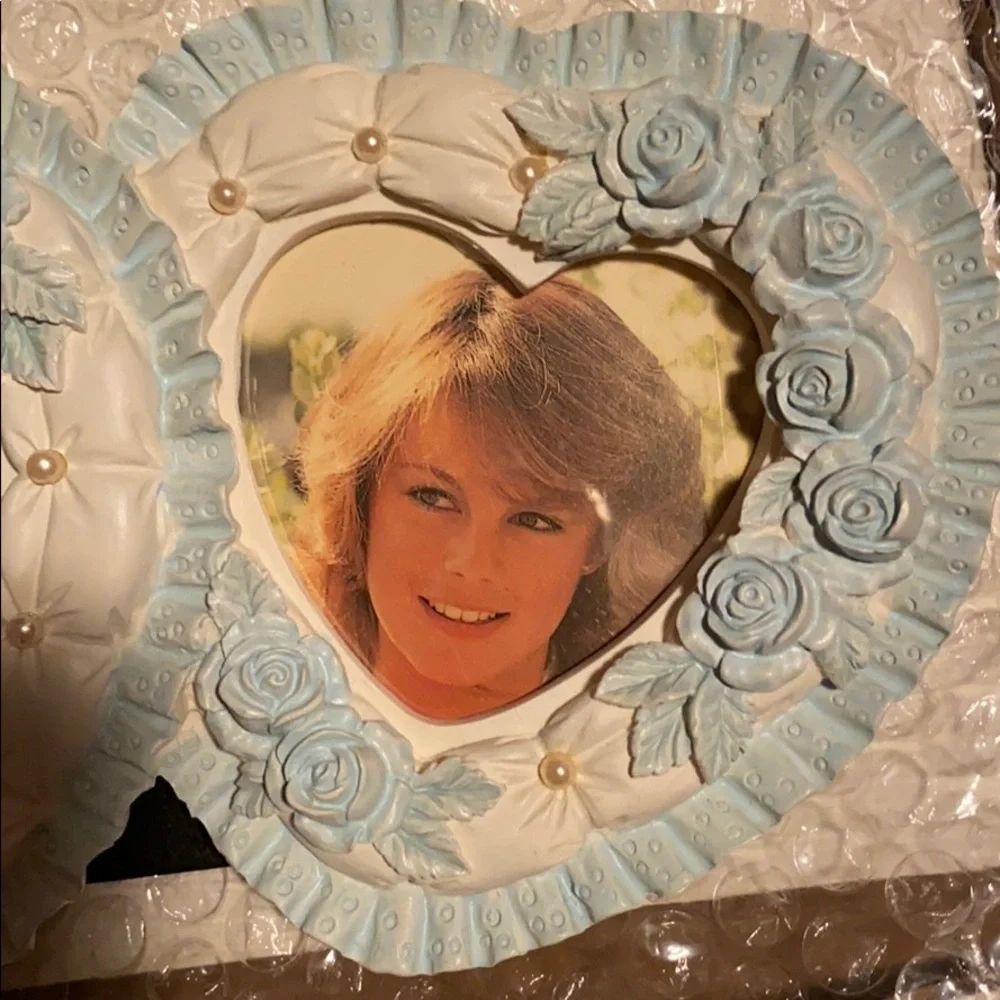 Victorian Blue and white double heart frame